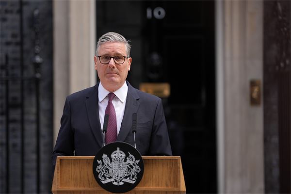 Keir Starmer praises civil servants as he announces resignation