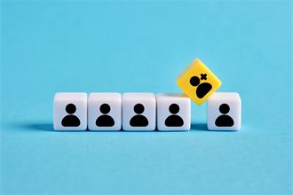 Civil service headcount rises to 520,000