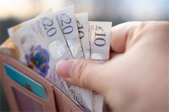 Civil servants to get 3.5% pay rise