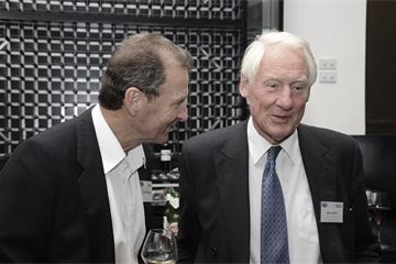 Former chiefs back Opposition contact with CS