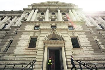 Call for CFO as IfG highlights 'weak' financial leadership