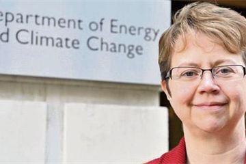 Wallace quits as committee attacks flagship