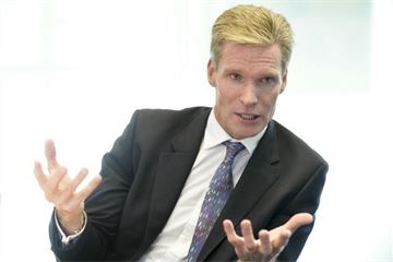 'Civil service threw keys of the castle across to private sector', says Stephen Kelly