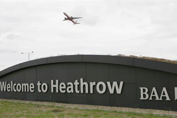 Theresa May backs Cabinet secretary over Heathrow advice