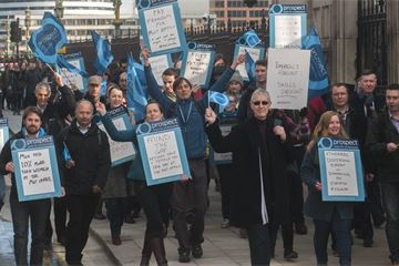 Met Office strike: hundreds of staff take action over specialist pay