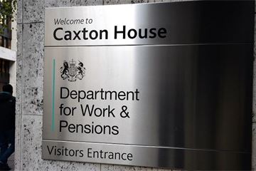 Universal Credit undermined by early Treasury scepticism and lack of capacity, report finds