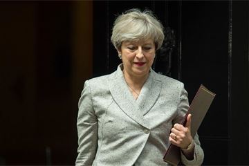 Theresa May 'to lift public sector pay cap this month'