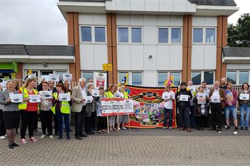 DWP staff strike as Jobcentre closure looms