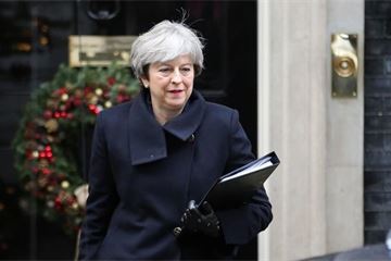 Theresa May calls for 'one final push' from Northern Irish parties to agree new executive