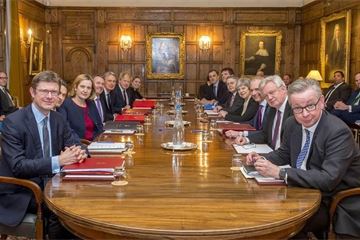 Pro-Brexit ministers claim victory as Cabinet agrees compromise at Chequers meeting
