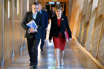 Scottish civil servants offered 4% rise in ‘departure from austerity pay’