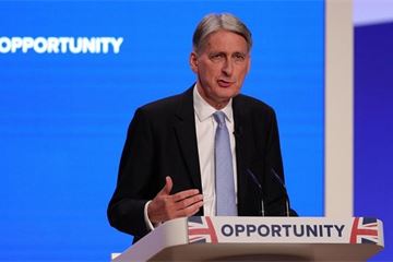 Hammond ‘could link public sector pay rises to performance in Budget’