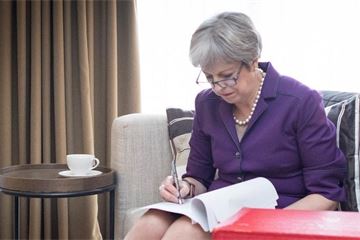 Theresa May 'set to rule out no-deal Brexit'