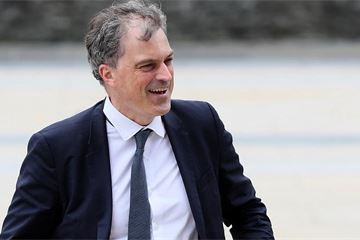 NI secretary quashes reports all pictures of the Queen have been removed after civil servant complaint