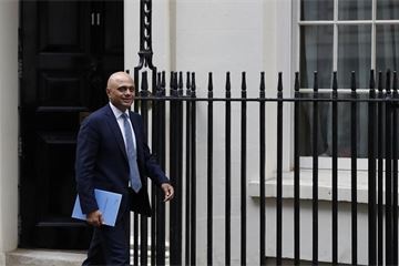 End to austerity must mean pay increases for civil servants, unions say