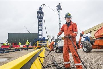 Government halts support for fracking