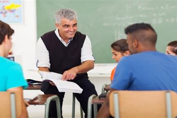 Labour promises to cap class sizes under drive to improve school standards