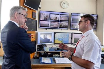 Post-Brexit border checks 'inevitable' warns Gove as HMRC extends deadline for customs support