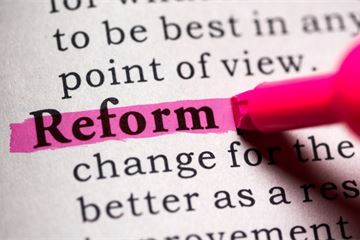 Civil servants invited to air frustrations as Chisholm reveals 'prospectus for reform'