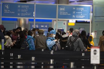 Government discusses vaccine and testing passports plan