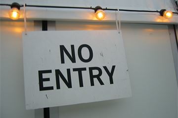 Networks banned from inviting speakers critical of government