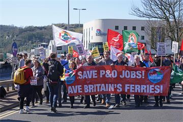 DfT to review contracts with P&O Ferries after company sacks 800 staff
