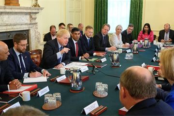 PM narrowly survives confidence vote following Partygate row