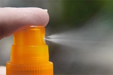 Heatwave sunscreen advice based on 20-year-old report 'puts children at risk'