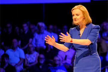 Truss U-turns on plans to cut civil service pay outside London