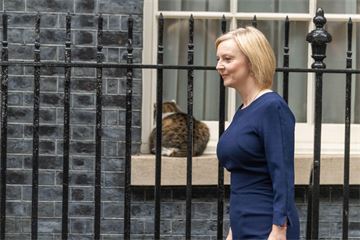 Truss rules out 'blanket' rule on civil service home working