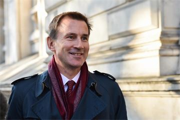 Jeremy Hunt named as chancellor as Kwasi Kwarteng sacked