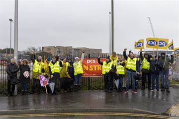 100,000 civil servants to strike in one-day action in February