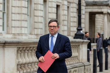 Civil servants offered £1,500 cost-of-living payment to break strikes deadlock