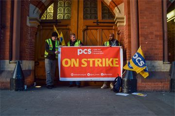 Border Force staff vote to strike over shift pattern proposals