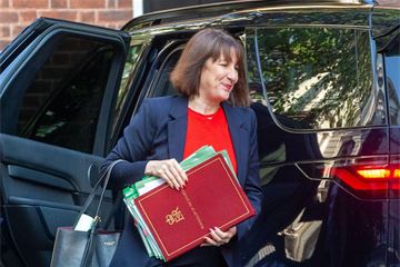 Reeves hints at above-inflation pay rise for public servants