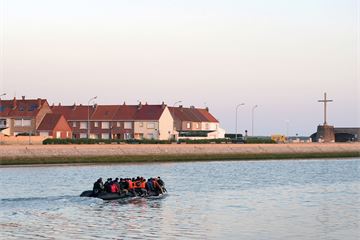 NCA to recruit 100 extra officers to target smuggling gangs