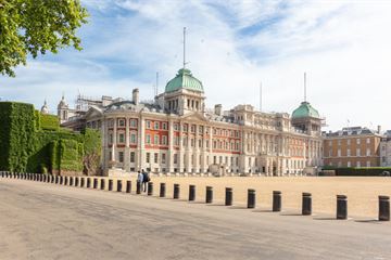 Security guards at departmental HQs weigh up strike action