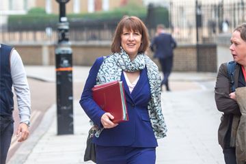 'I want civil servants in the office' – Reeves