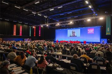 Civil service union to seek £18-per-hour minimum as conference backs new strike strategy