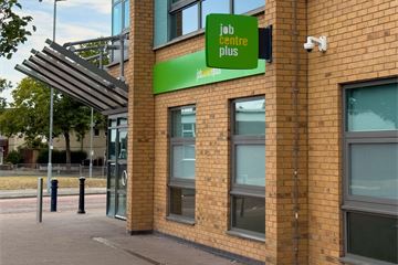 ‘An incredible resource ineffectively deployed’: MPs ask DWP to shake up work coach model