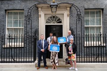 Pensions crisis: Unions deliver insourcing petition to No.10