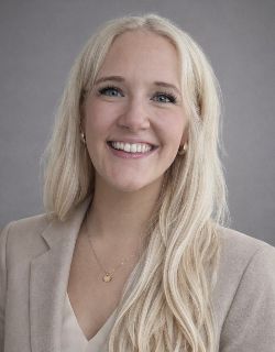 Amy Crabb headshot